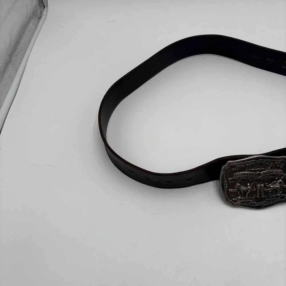 Levi's Strauss & Co Mens‎ Belt And Buckle Size XL 42in-44in Genuine Leather
